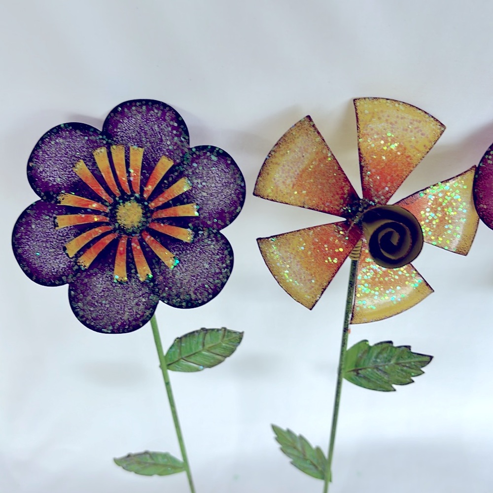 Set Of 5 Very Pretty Metal Flowers Spring/Summer Gathering Decor - Picture 2 of 9